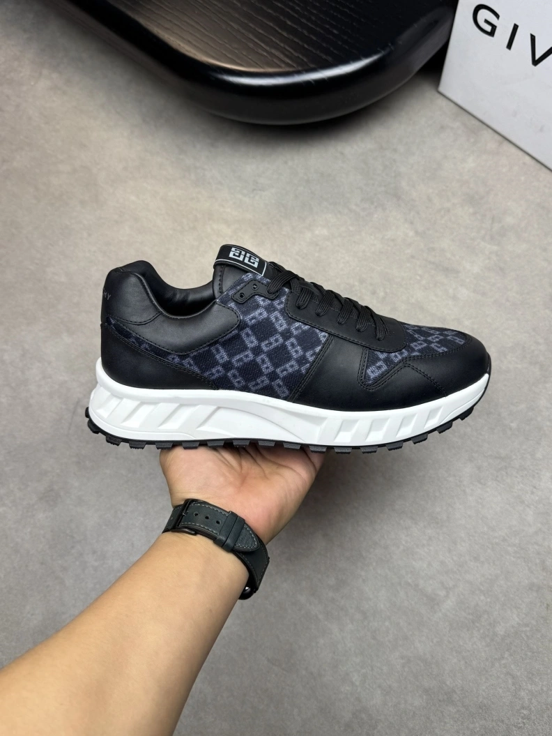 Gxvxnchy Sneakers Sleek 151922