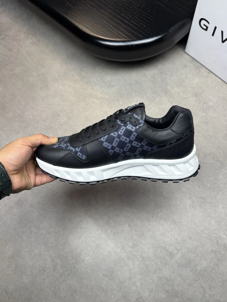 Gxvxnchy Sneakers Sleek 151922