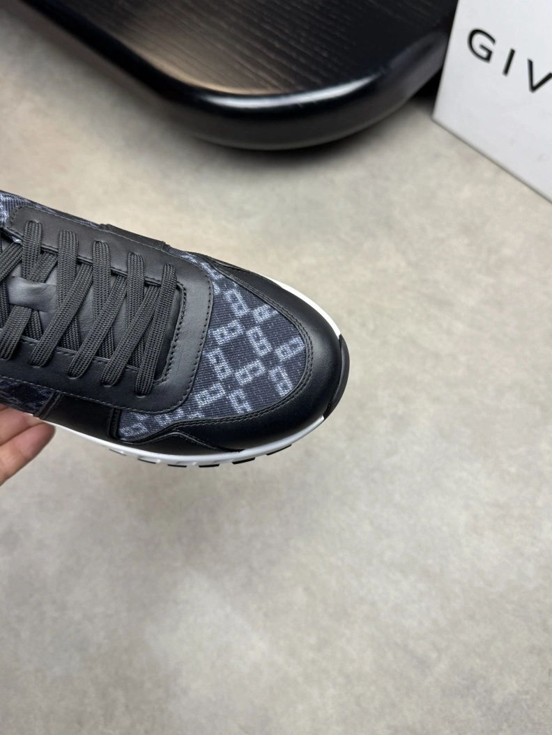 Gxvxnchy Sneakers Sleek 151922