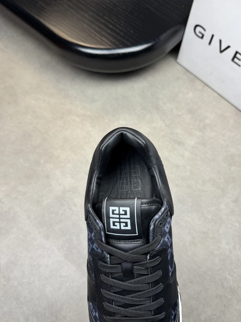 Gxvxnchy Sneakers Sleek 151922