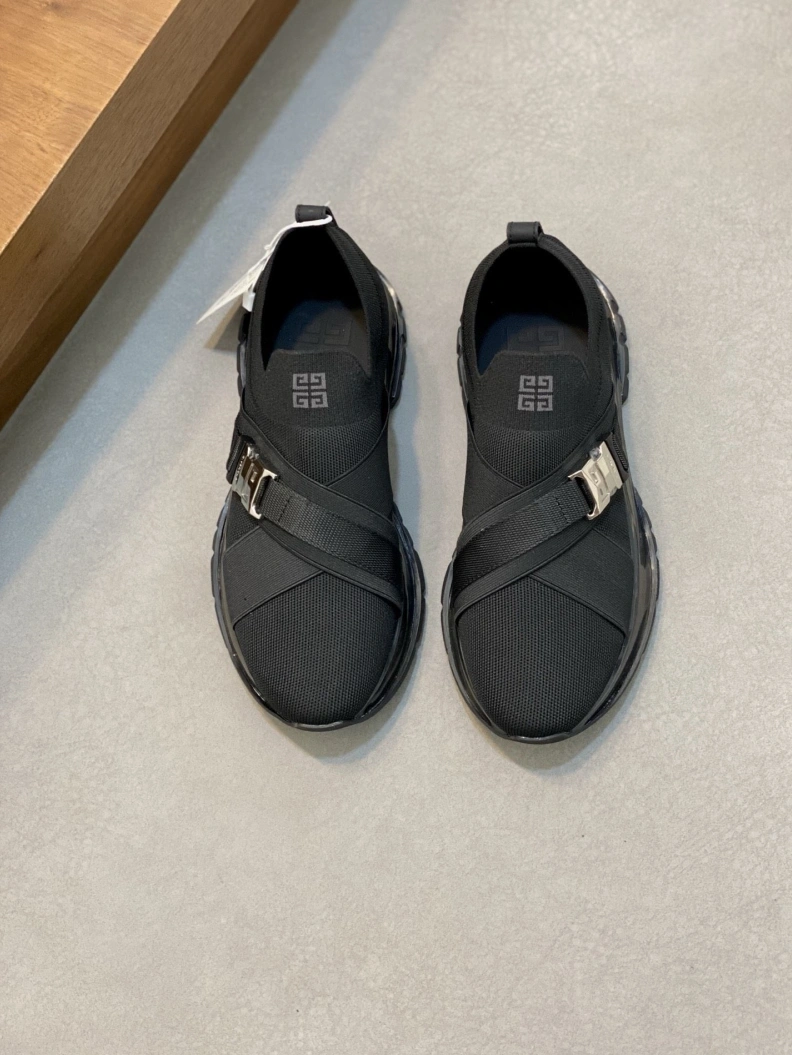 Fashionable Gxvxnchy Sneakers 151920