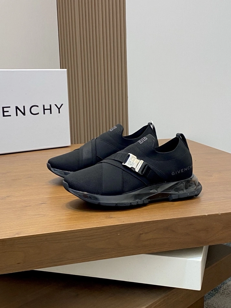 Fashionable Gxvxnchy Sneakers 151920