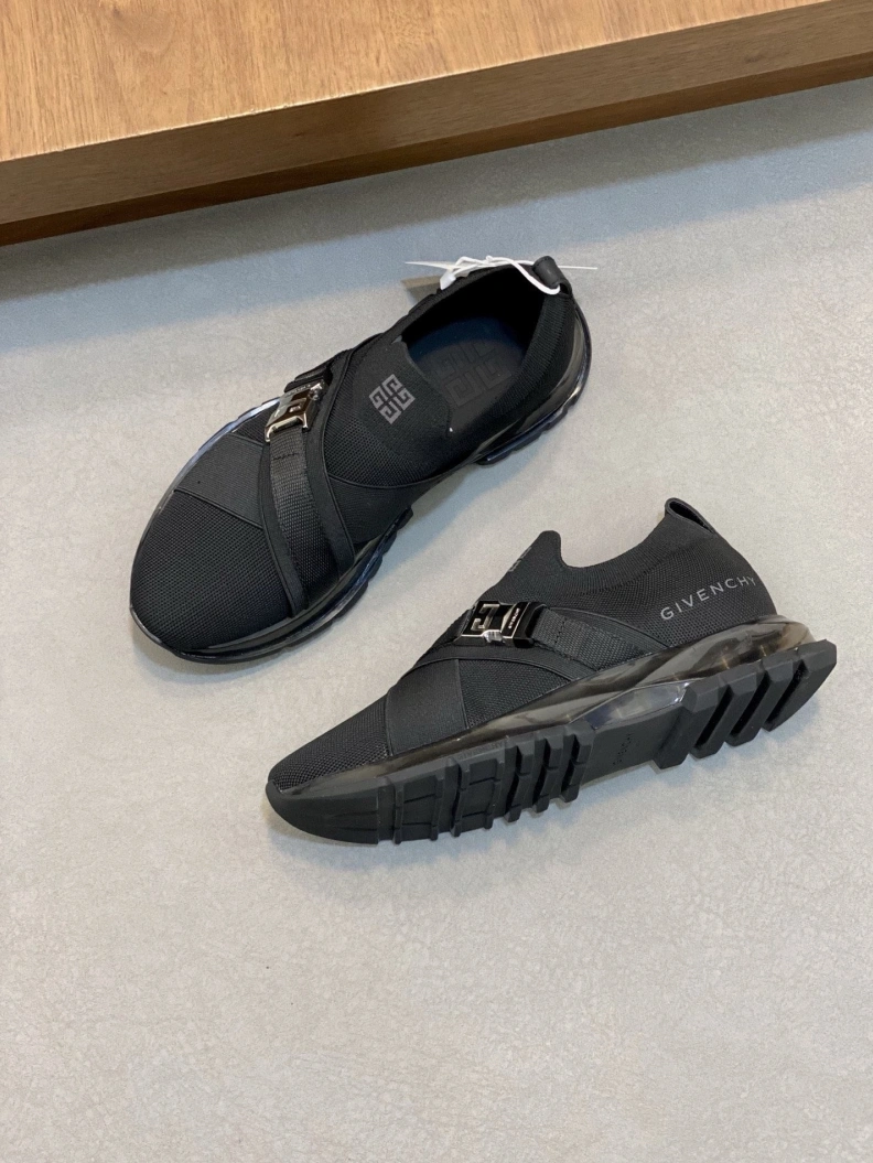 Fashionable Gxvxnchy Sneakers 151920