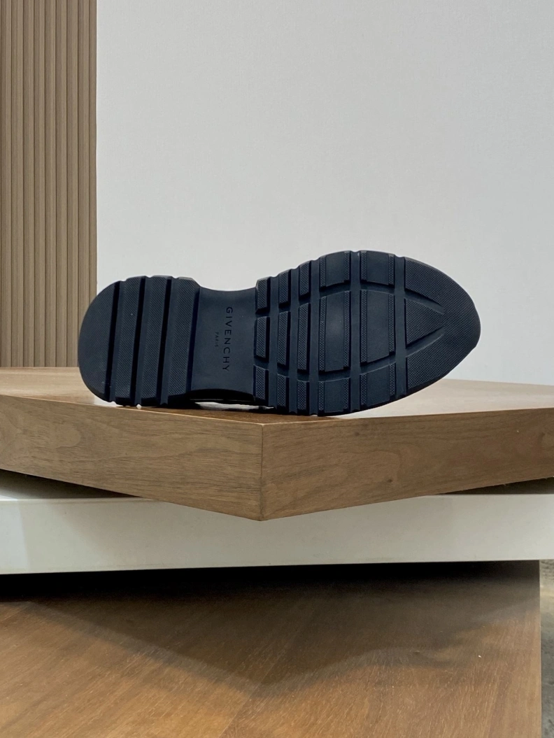 Fashionable Gxvxnchy Sneakers 151920