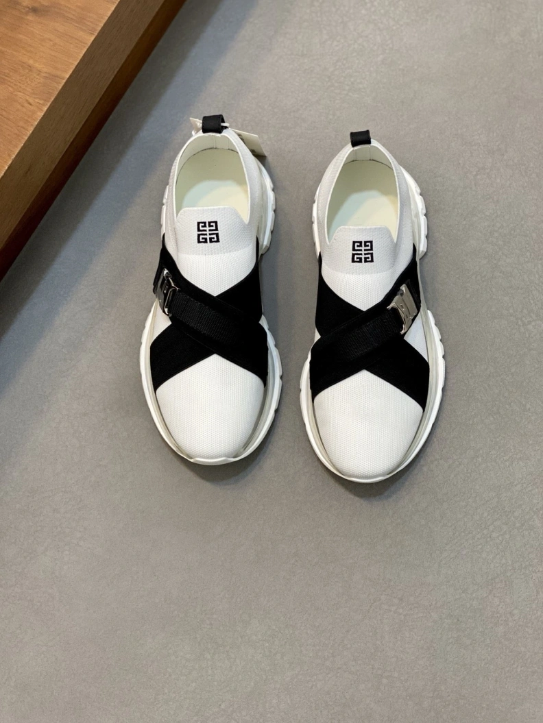 Gxvxnchy Sneakers Trendsetting 151919