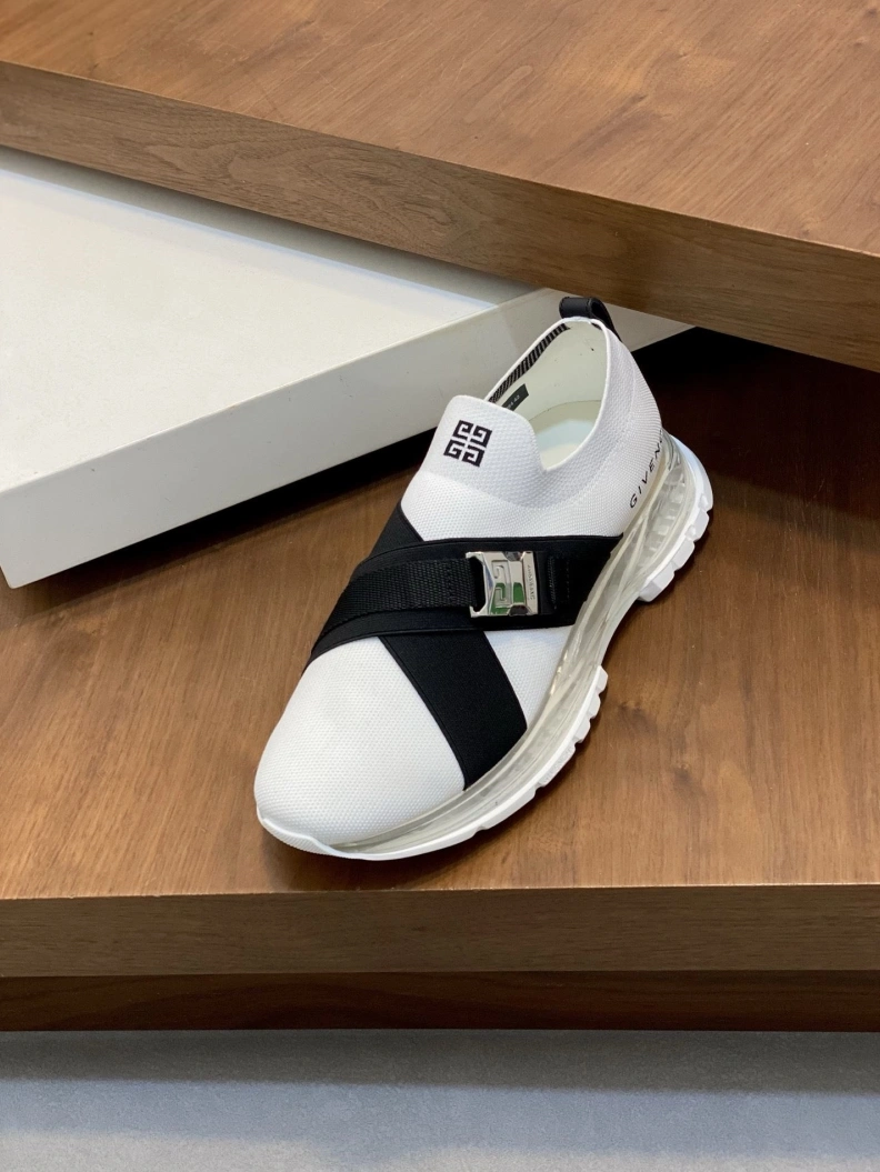 Gxvxnchy Sneakers Trendsetting 151919