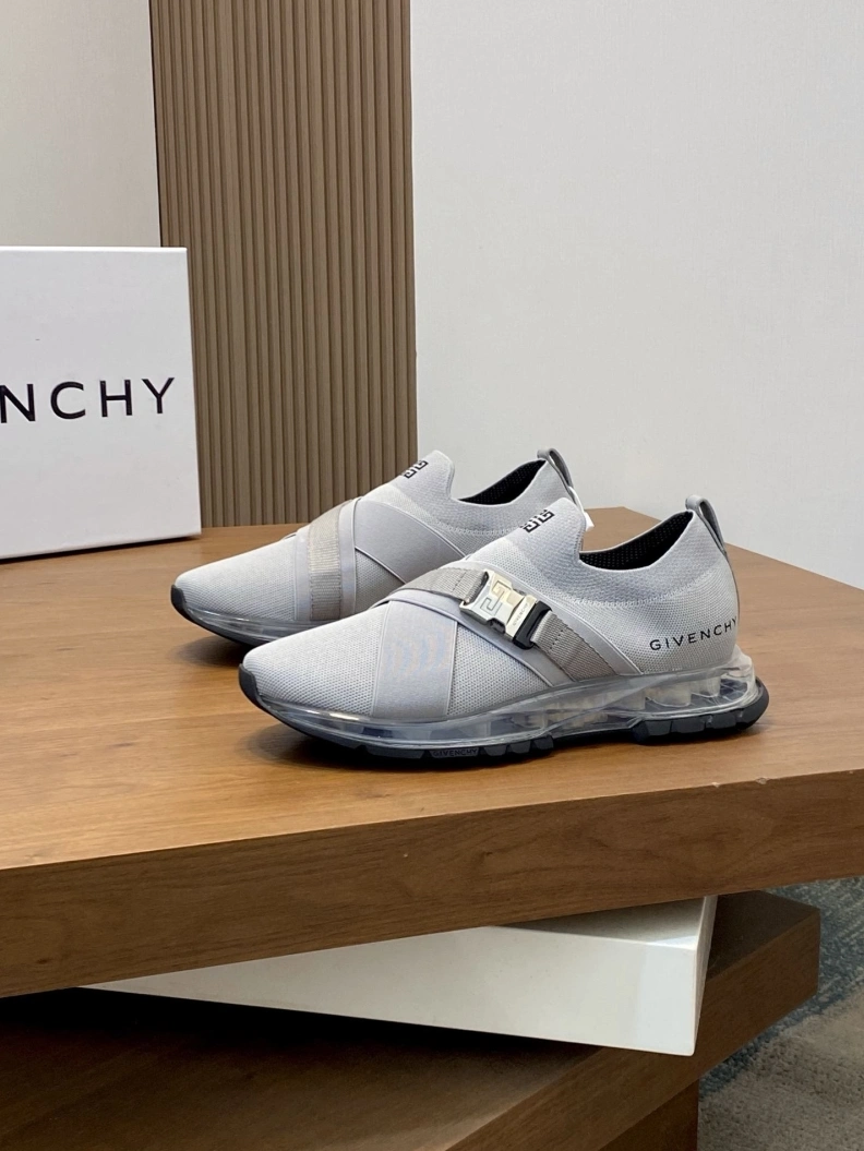 Compact Gxvxnchy Sneakers 151918