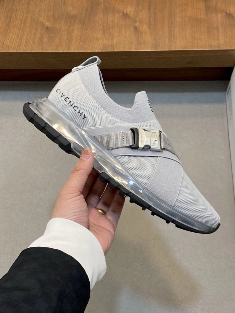 Compact Gxvxnchy Sneakers 151918