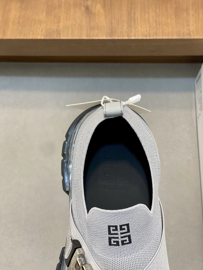 Compact Gxvxnchy Sneakers 151918