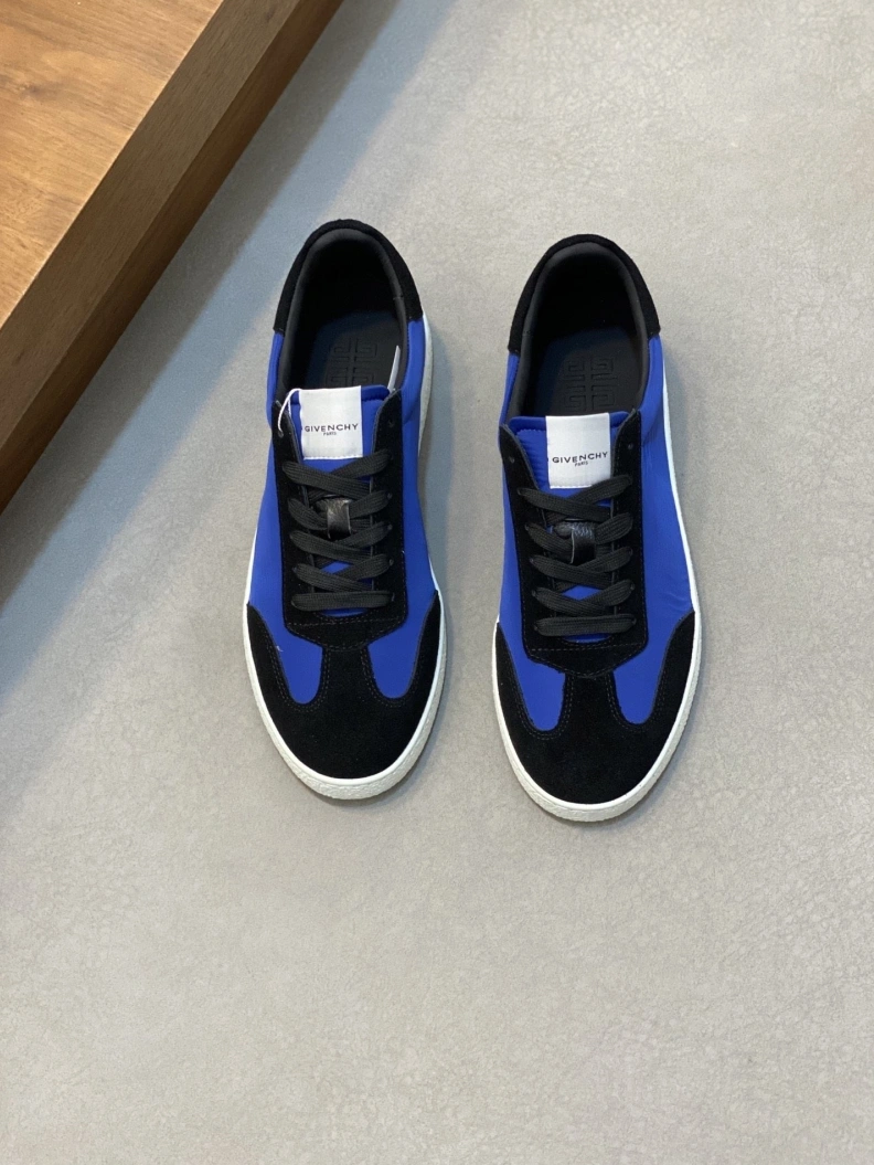 Lightweight Gxvxnchy Sneakers 151914