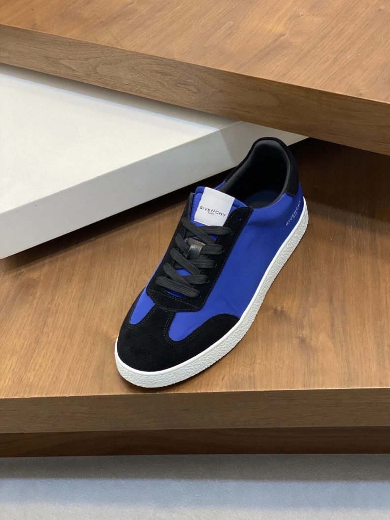 Lightweight Gxvxnchy Sneakers 151914