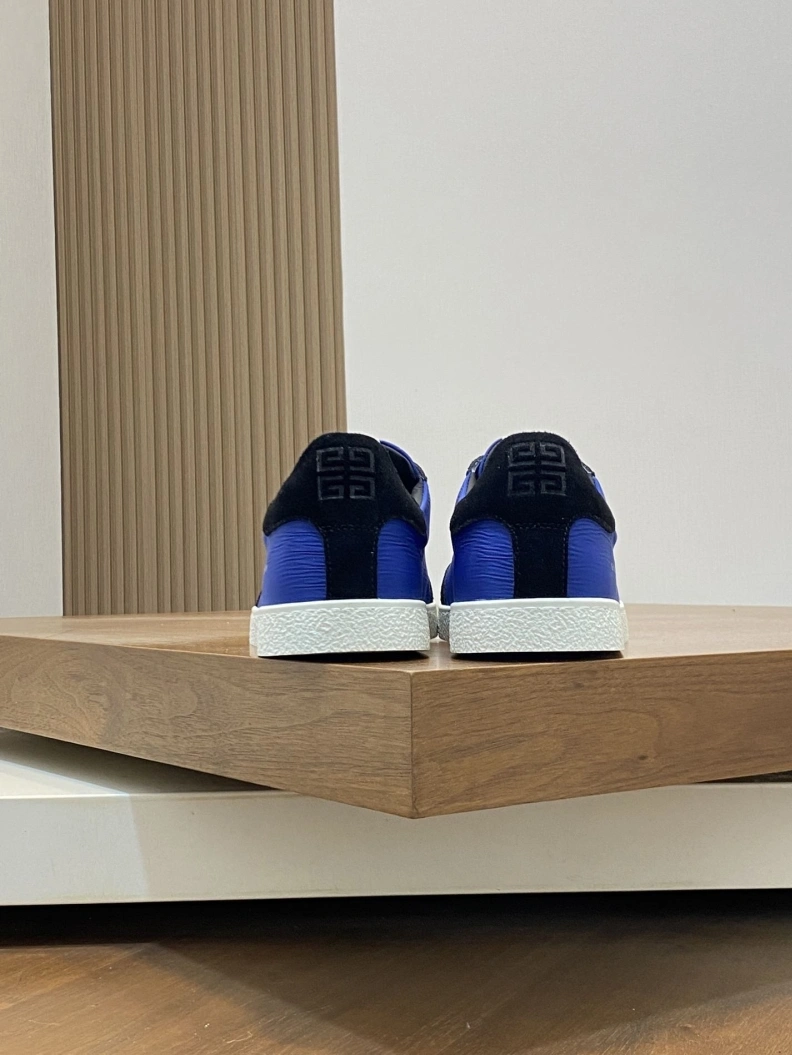 Lightweight Gxvxnchy Sneakers 151914