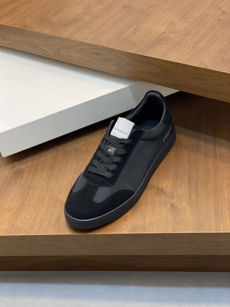 Comfortable Gxvxnchy Sneakers 151913