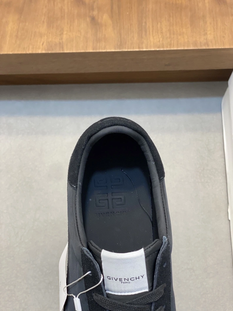 Comfortable Gxvxnchy Sneakers 151913
