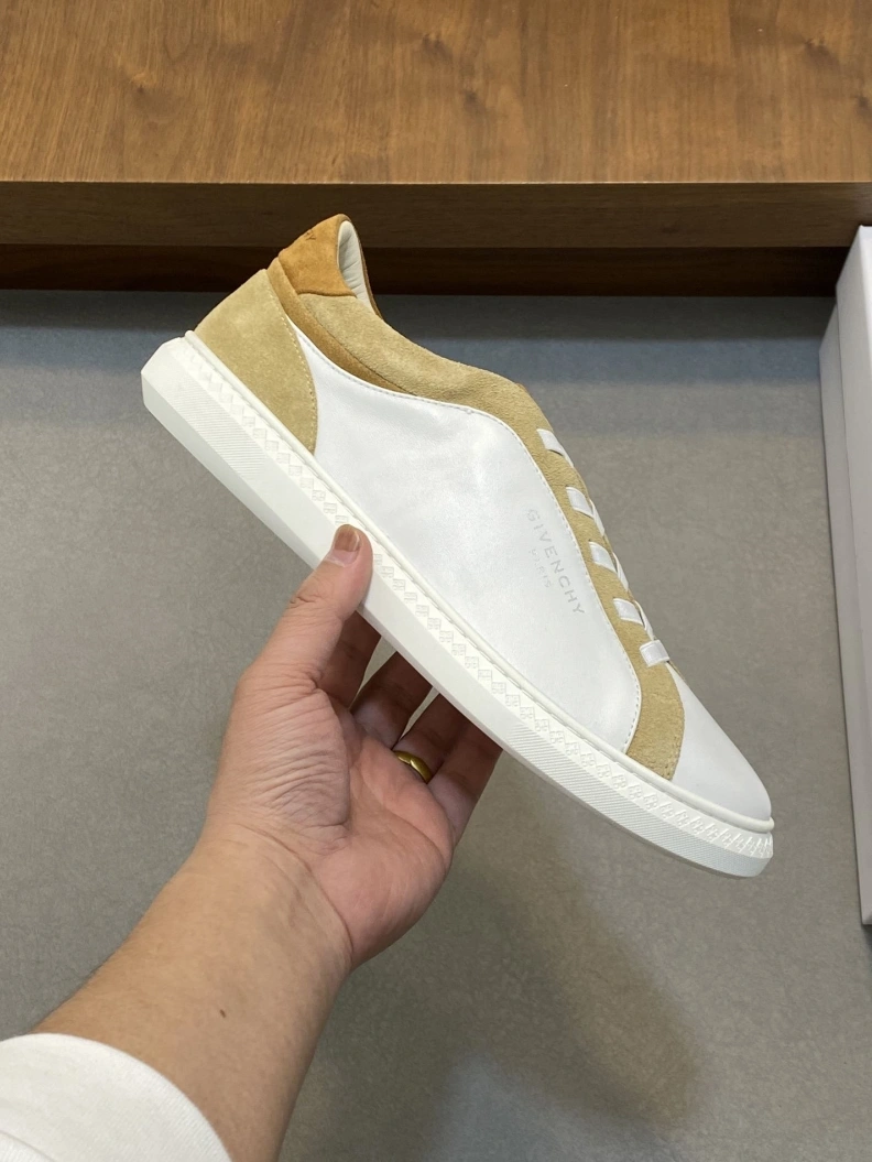 Gxvxnchy Sneakers Stylish 151912