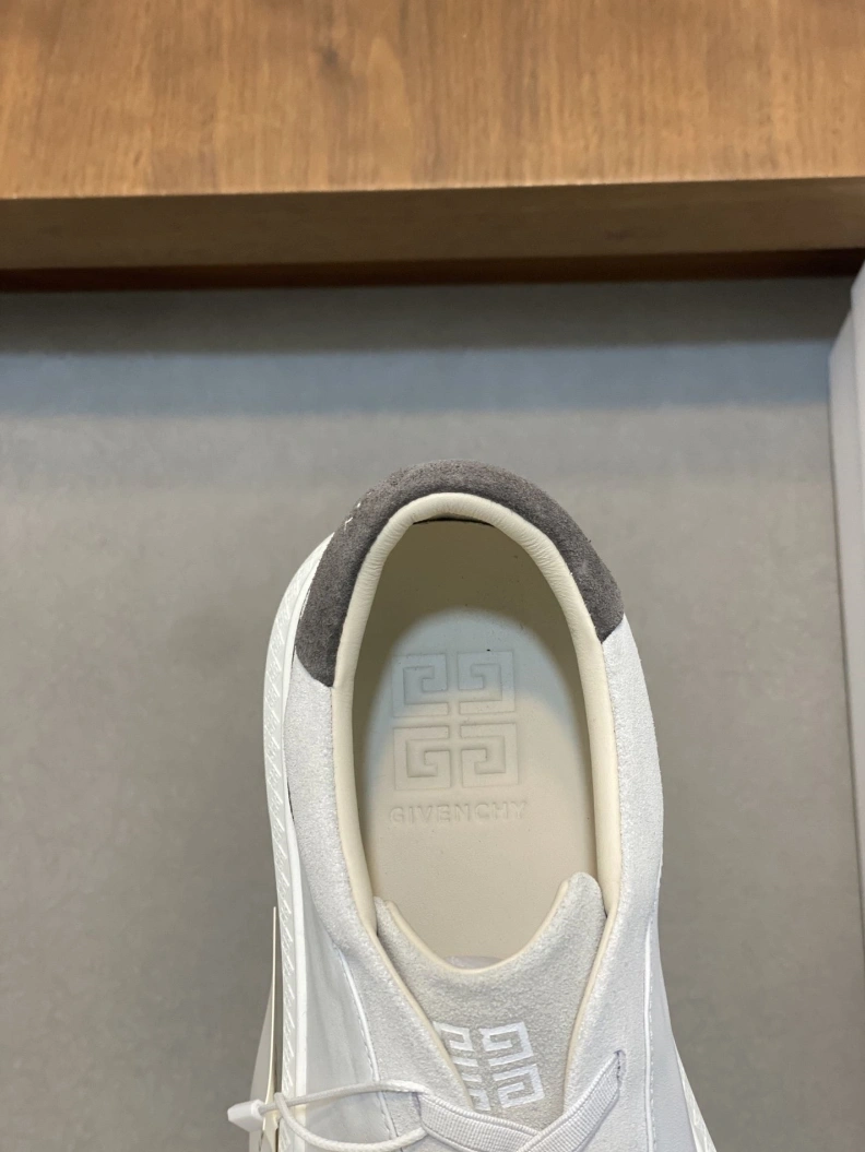 Fashionable Gxvxnchy Sneakers 151909