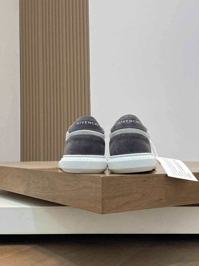 Fashionable Gxvxnchy Sneakers 151909