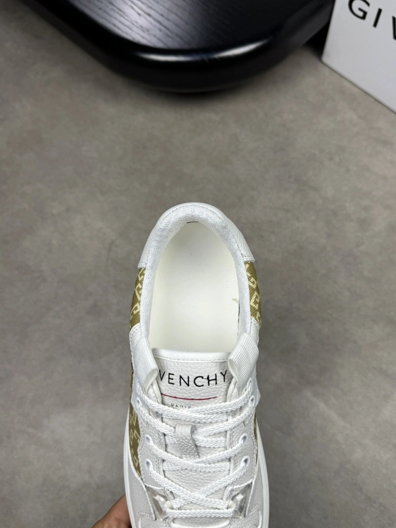 Lightweight Gxvxnchy Sneakers 151908