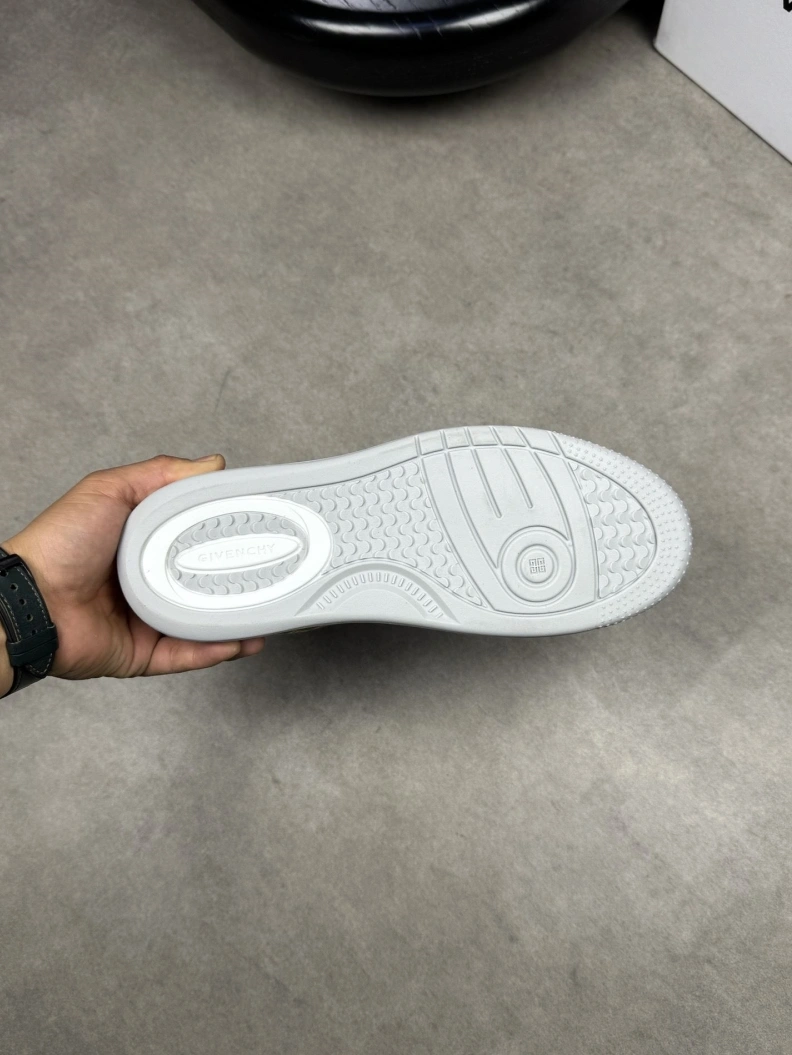 Lightweight Gxvxnchy Sneakers 151908