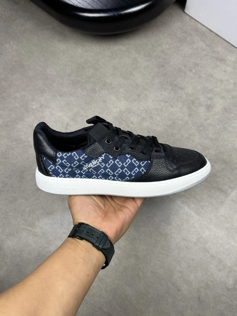 Sophisticated Gxvxnchy Sneakers 151900