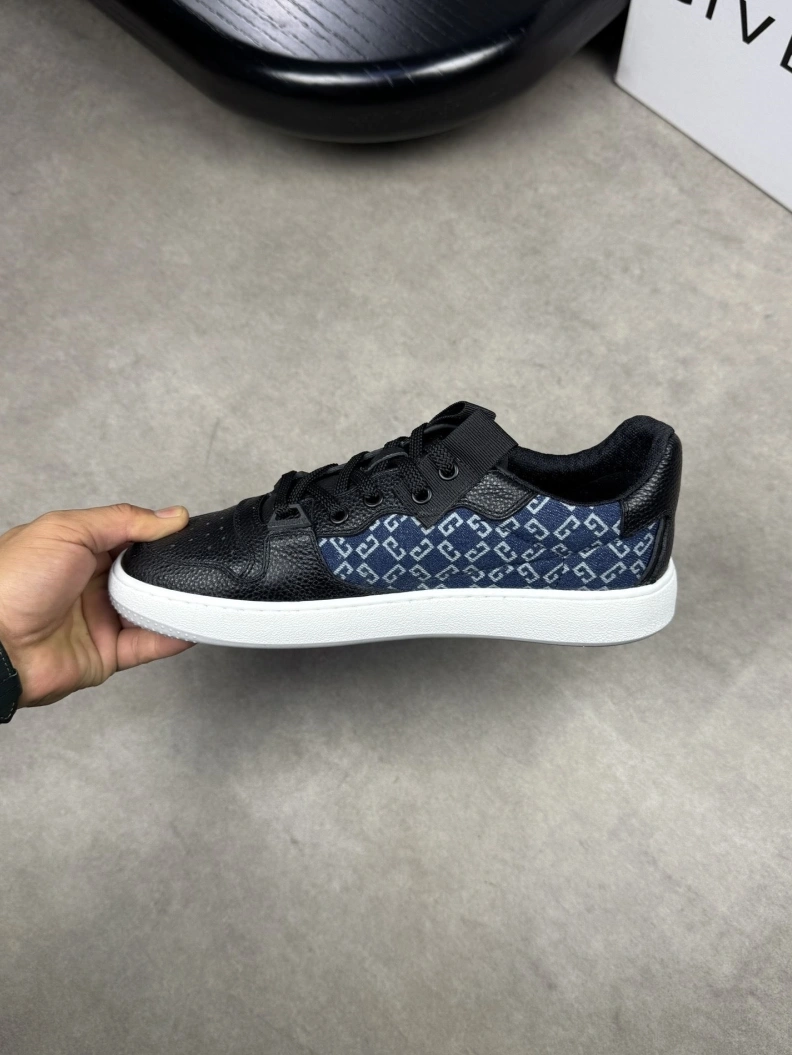 Sophisticated Gxvxnchy Sneakers 151900
