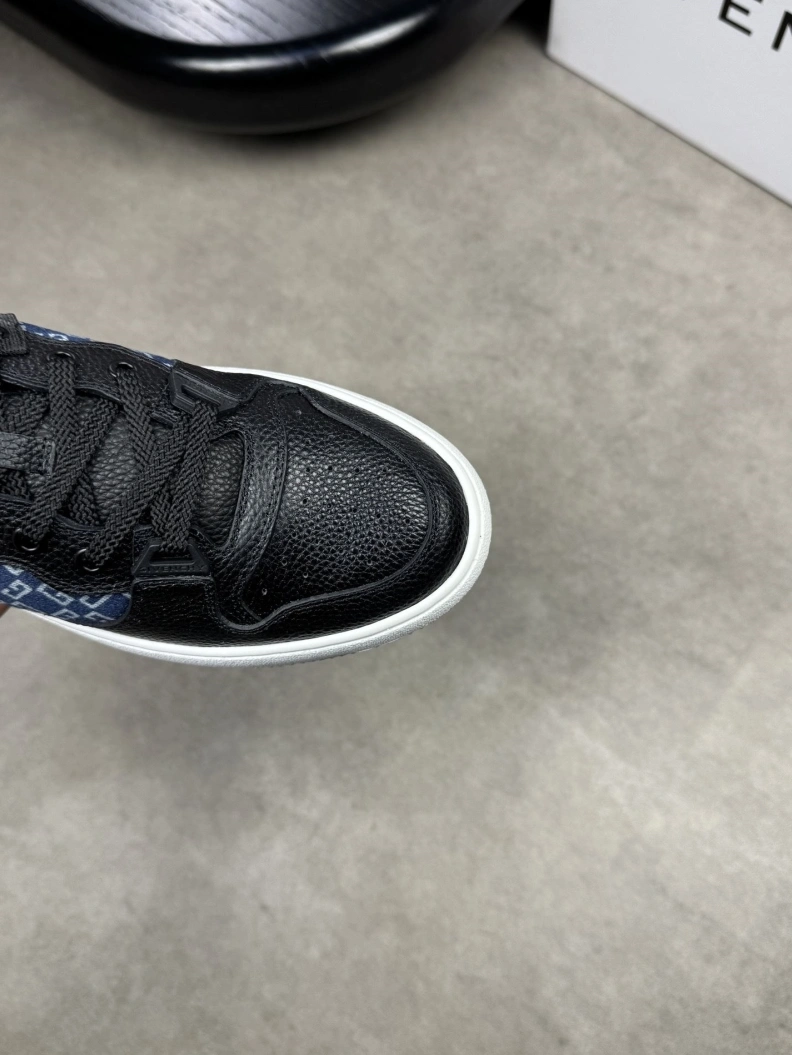 Sophisticated Gxvxnchy Sneakers 151900