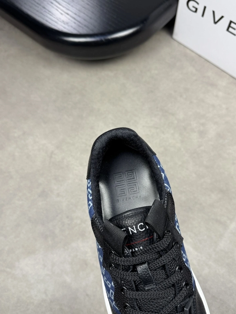 Sophisticated Gxvxnchy Sneakers 151900