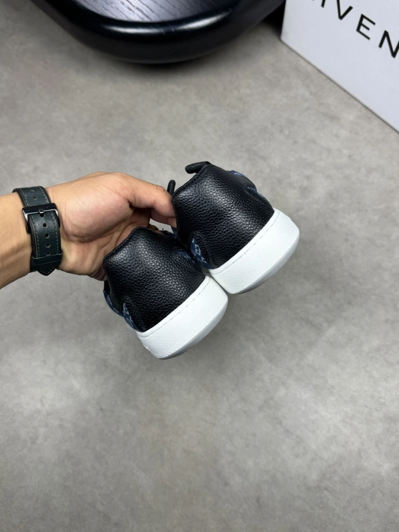 Sophisticated Gxvxnchy Sneakers 151900