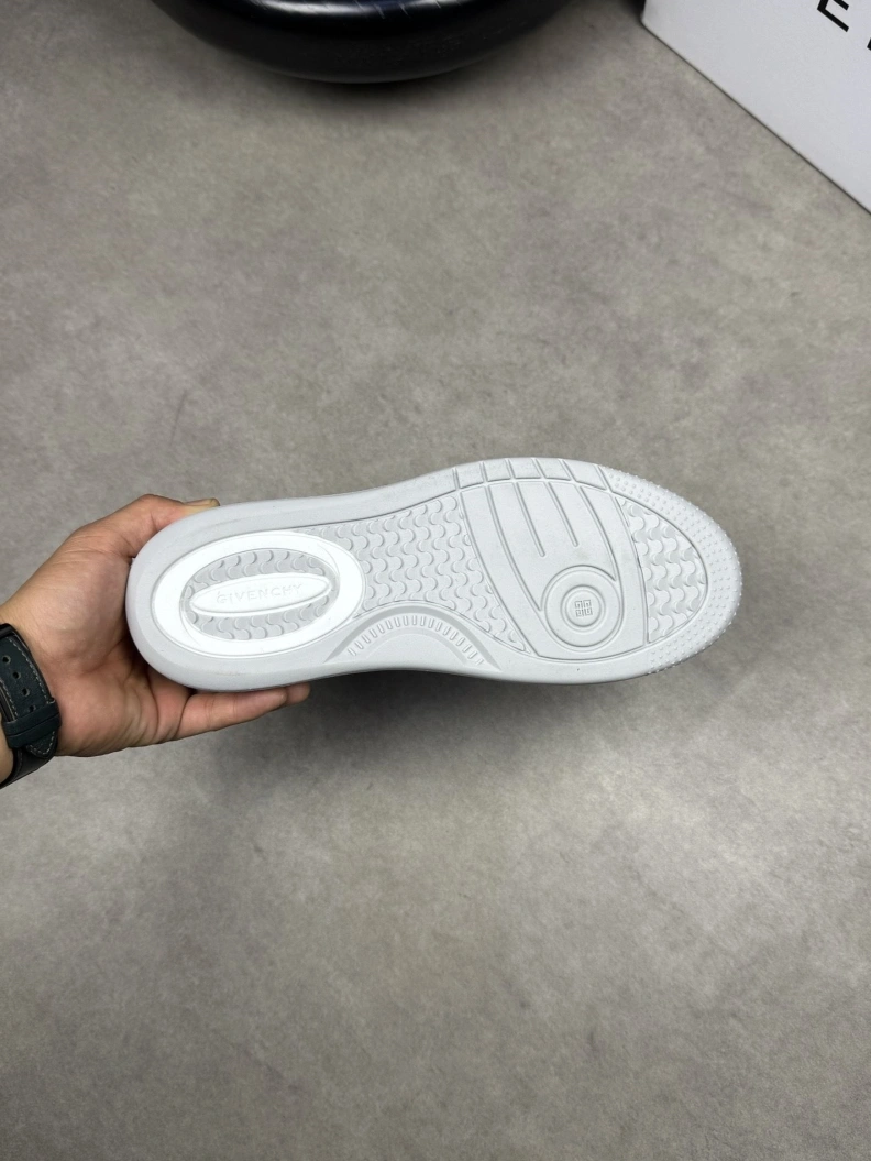 Sophisticated Gxvxnchy Sneakers 151900