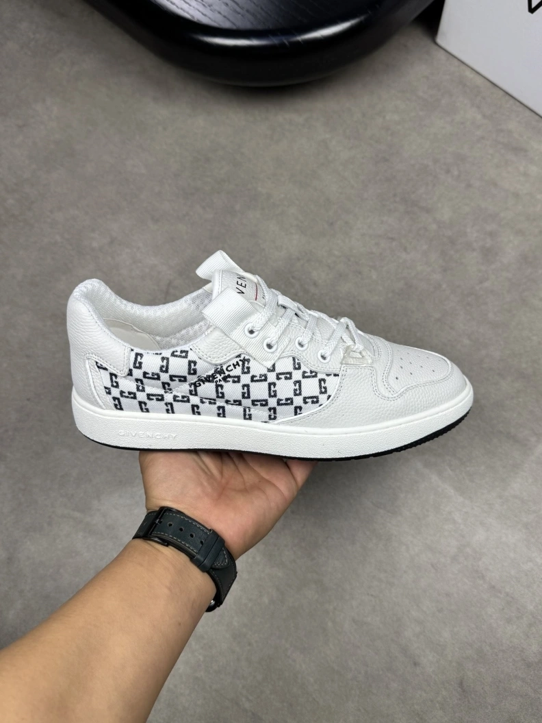 Gxvxnchy Sneakers Modern 151902