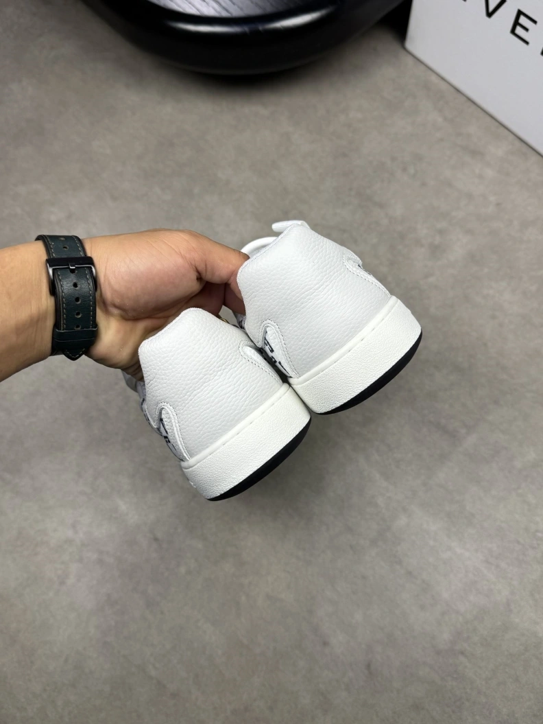 Gxvxnchy Sneakers Modern 151902