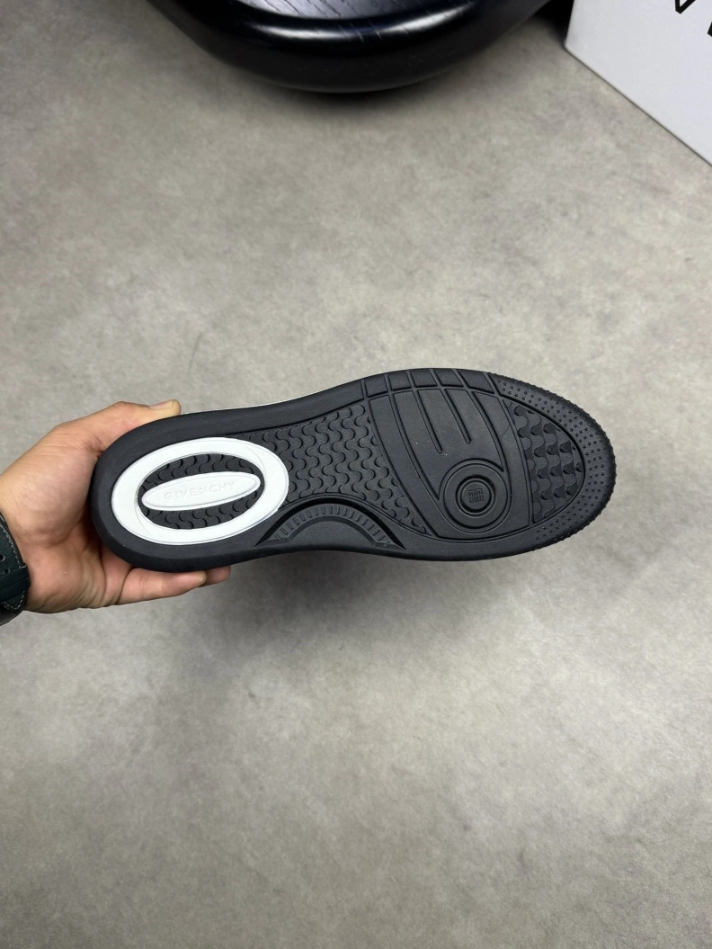 Gxvxnchy Sneakers Modern 151902