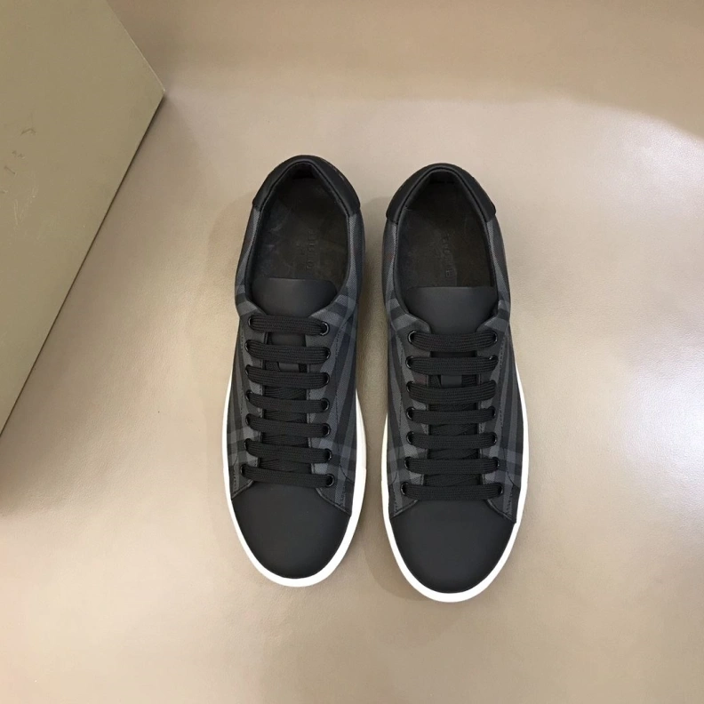 Minimalist Bxrbxrry Sneakers 114470