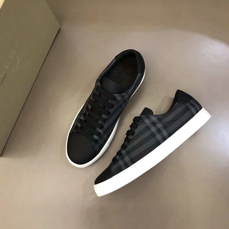 Minimalist Bxrbxrry Sneakers 114470