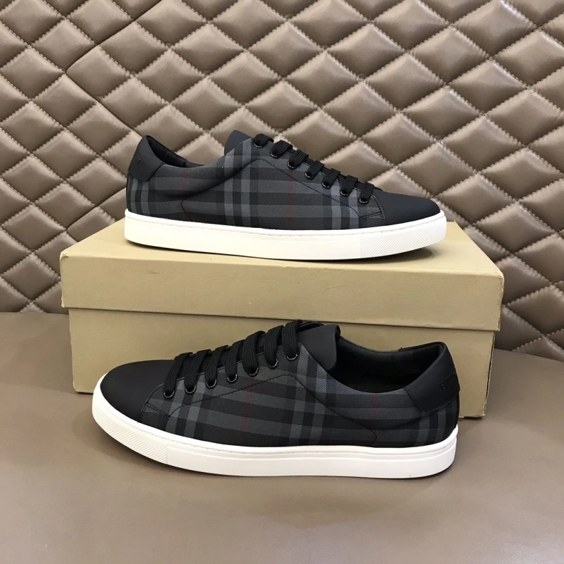Minimalist Bxrbxrry Sneakers 114470