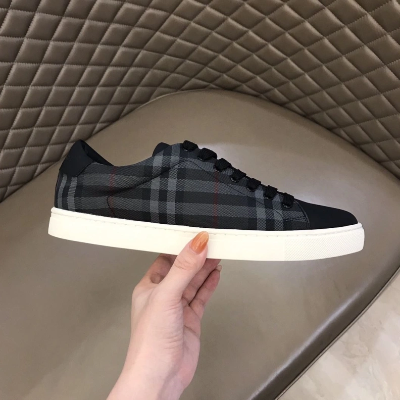 Minimalist Bxrbxrry Sneakers 114470