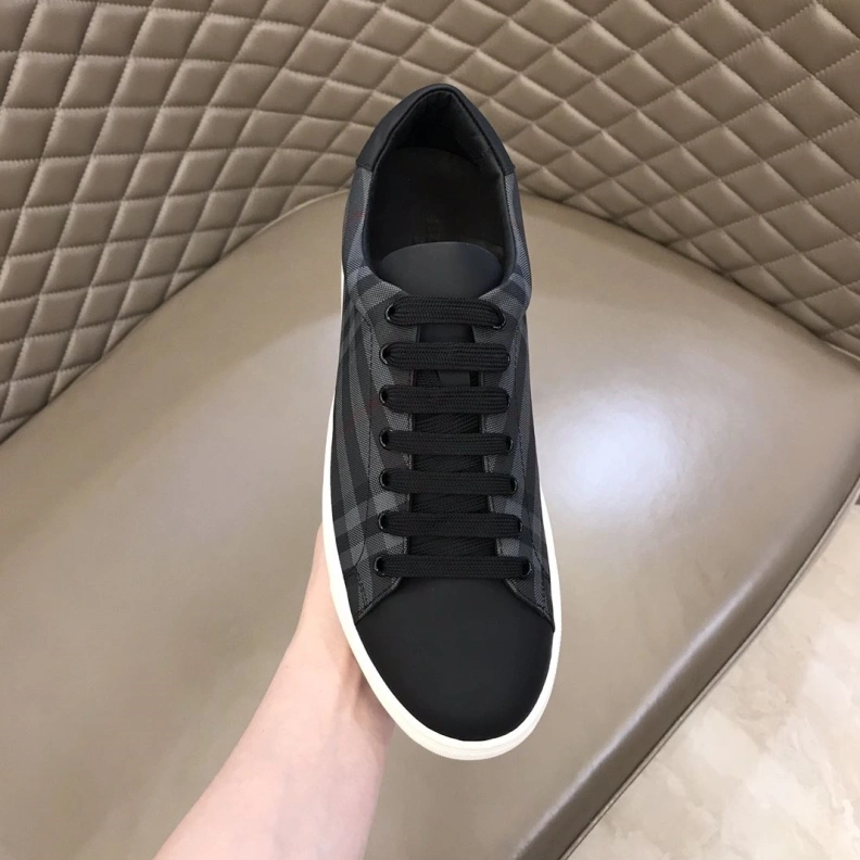 Minimalist Bxrbxrry Sneakers 114470