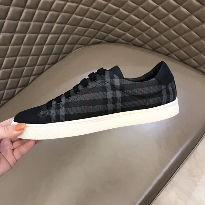 Minimalist Bxrbxrry Sneakers 114470