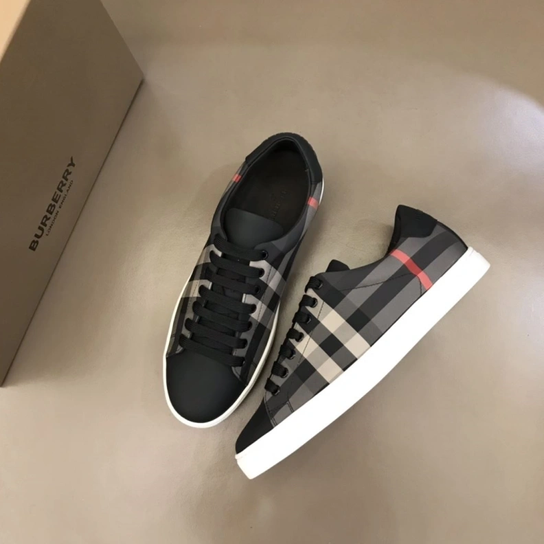 Lightweight Bxrbxrry Sneakers 114461