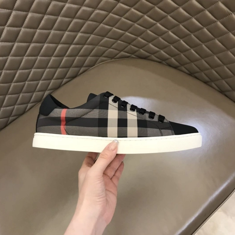 Lightweight Bxrbxrry Sneakers 114461