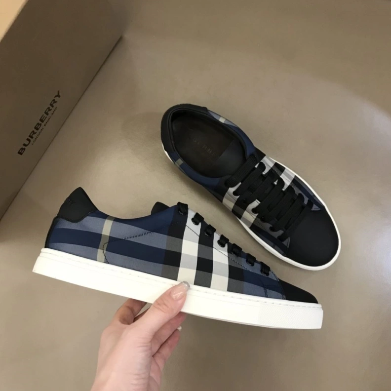 Vibrant Bxrbxrry Sneakers 114459