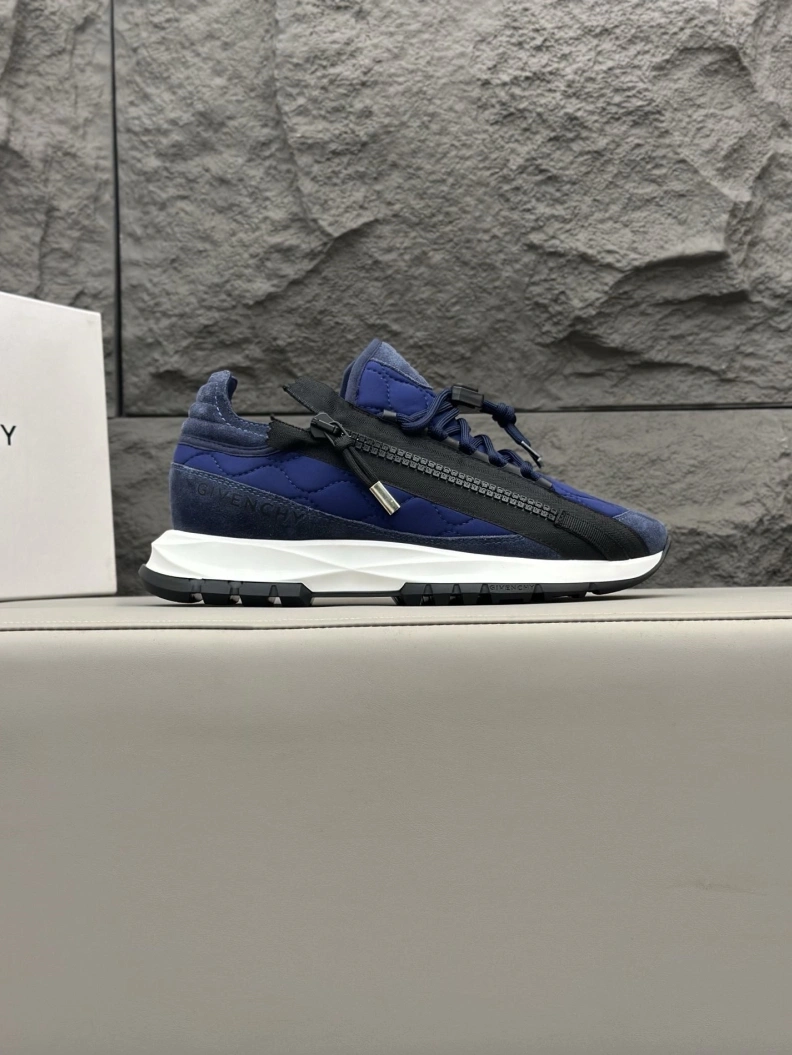 EyeCatching Gxvxnchy Sneakers 151899