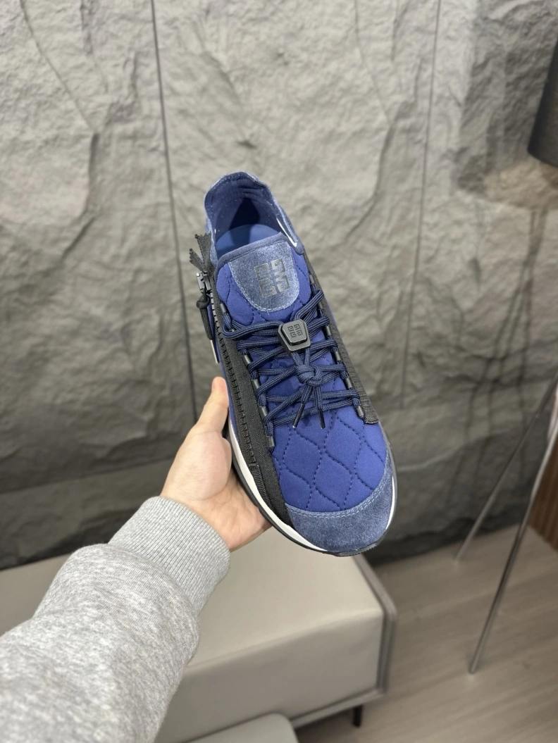 EyeCatching Gxvxnchy Sneakers 151899