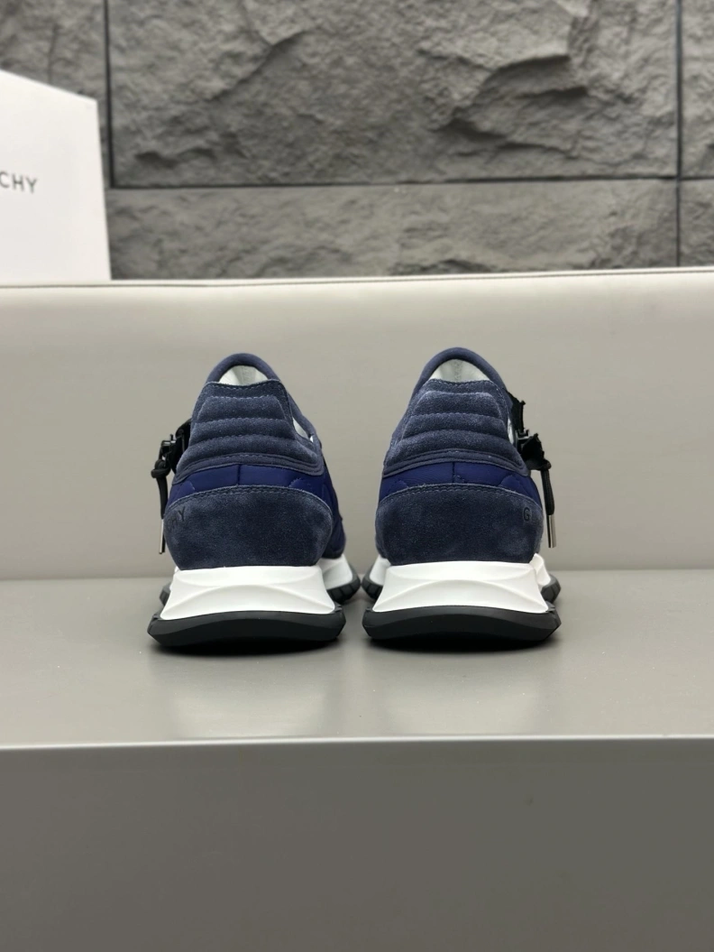 EyeCatching Gxvxnchy Sneakers 151899
