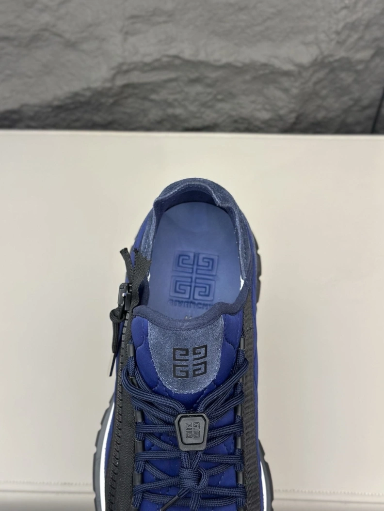 EyeCatching Gxvxnchy Sneakers 151899