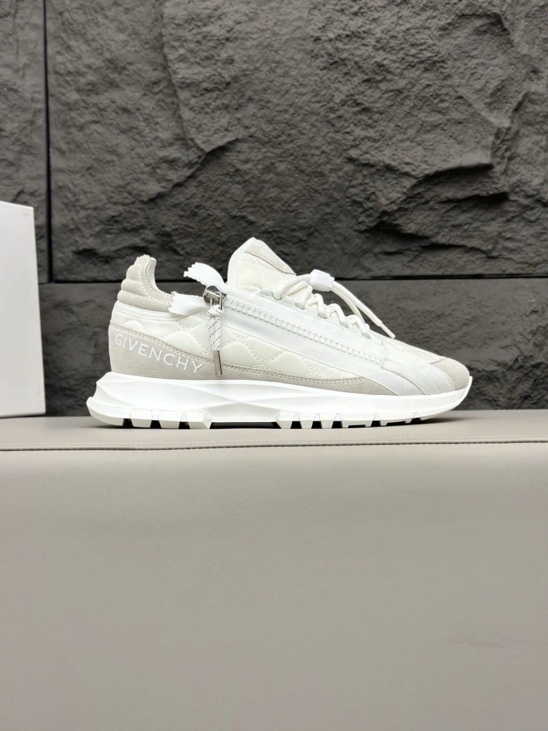 Gxvxnchy Sneakers EasyMatch 151892