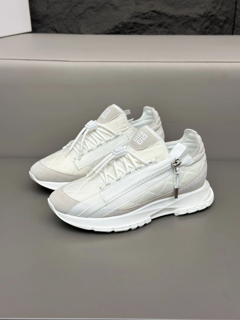 Gxvxnchy Sneakers EasyMatch 151892