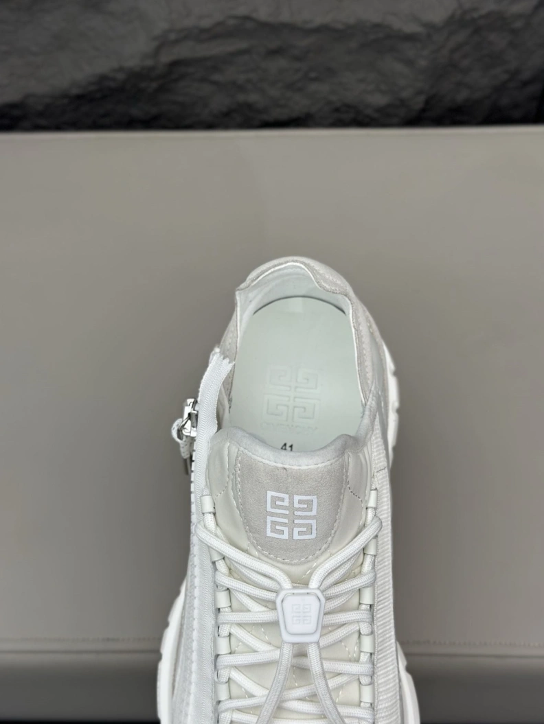 Gxvxnchy Sneakers EasyMatch 151892