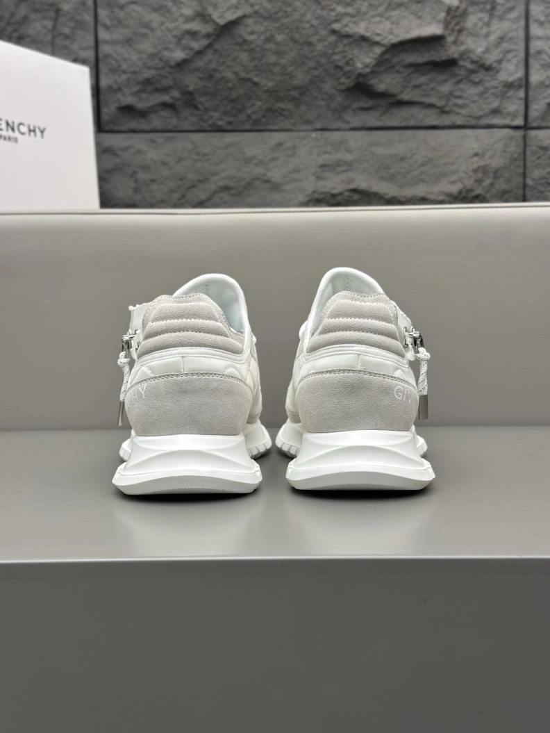 Gxvxnchy Sneakers EasyMatch 151892