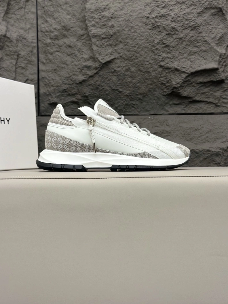 Gxvxnchy Sneakers EasyMatch 151889